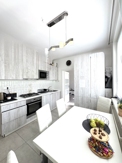 Iba u nás!!! Reality KOMPLEX s.r.o.,Vám ponúka na prenájom moderne zrekonštruovaný, zariadení 1-izbový byt v tichej časti Komárna !!!