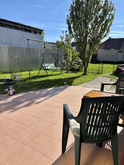 Reality KOMPLEX s.r.o.,Vám  ponúka čiastočne rekonštruovaný 2 izbový rodinný dom  v obľubenej lokalite  Mesta Komárno !