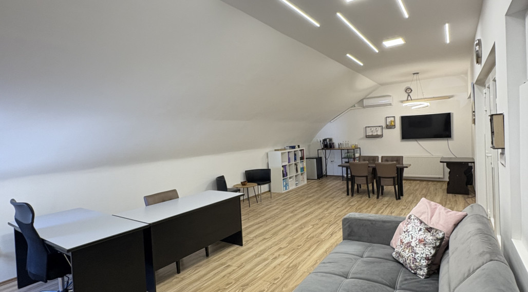 IBA U NÁS !!! Reality KOMPLEX s.r.o. Vám ponúka na predaj kompletne zrekonštruovaný priestor, vhodný pre služby alebo kanceláriu za super cenu !!!