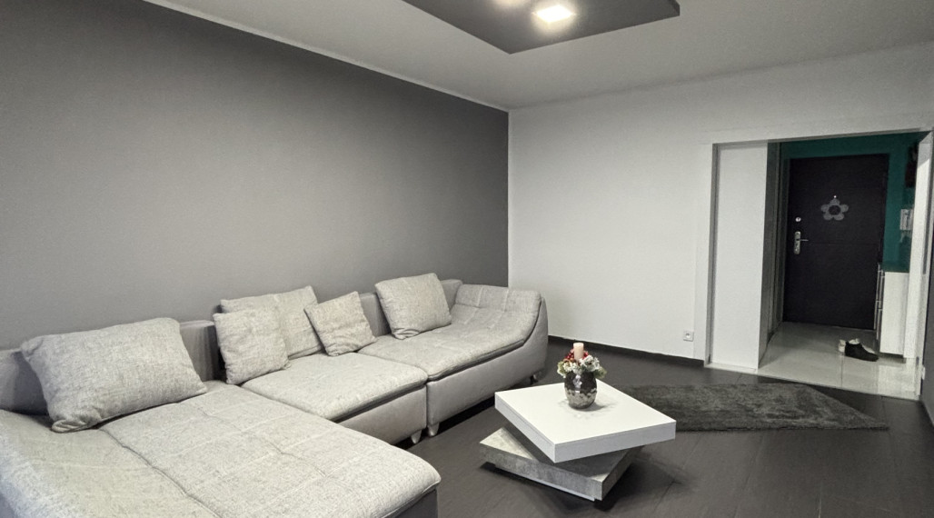 Reality KOMPLEX s.r.o., Vám ponúka na PREDAJ krásny  2 izbový byt s balkónom v obľúbenej  lokalite Mesta Komárno!