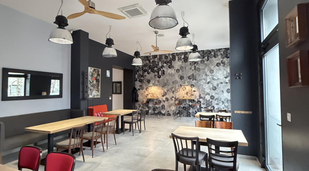 Reality KOMPLEX s.r.o. Vám ponúka EXKLUZÍVNU príležitosť prenajať si výnimočne zariadený gastro priestor, ktorý spája premyslené dispozičné riešenie, moderné technické vybavenie a strategickú polohu v centre Komárna!