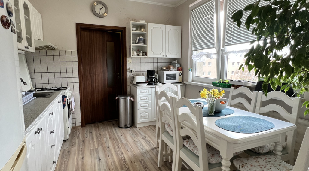 Pekný, zrekonštruovaný trojizbový byt s balkónom v Komárne na PREDAJ