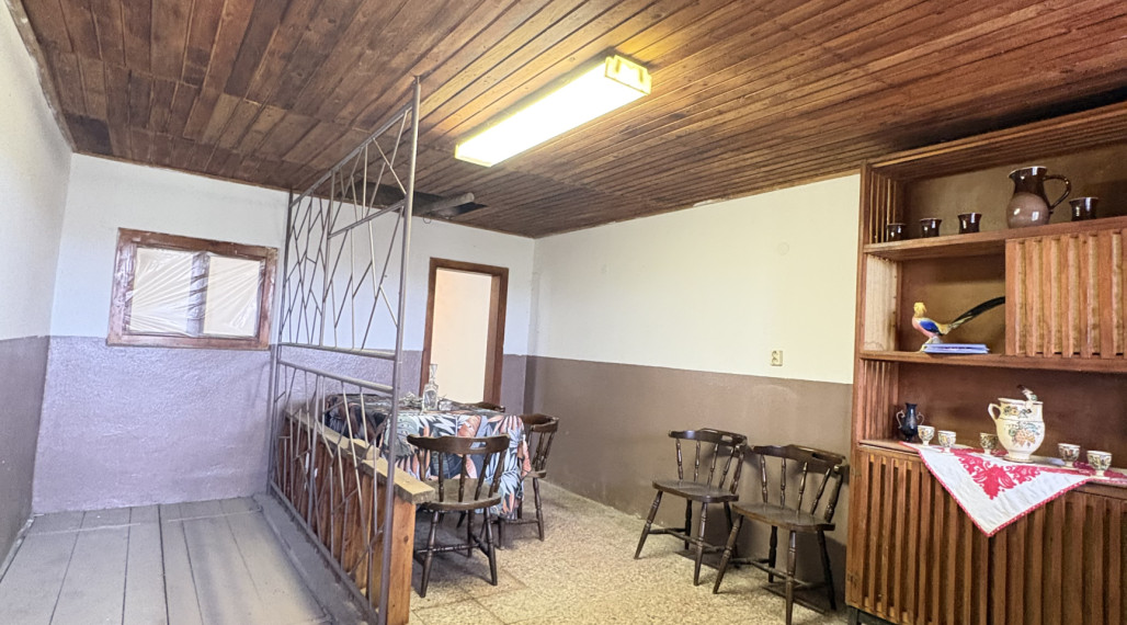 IBA U NÁS !!! Reality KOMPLEX s.r.o. ponúka EXKLUZÍVNE na predaj poschodovú chatu s pivnicou v chatovej oblasti Chotín !!!