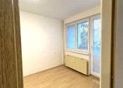 Na PREDAJ zachovalý trojizbový byt v absolútnom centre Komárna s balkónom! - fotografia 4