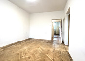 Na PREDAJ zachovalý trojizbový byt v absolútnom centre Komárna s balkónom! - fotografia 5