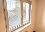 Na PREDAJ zachovalý trojizbový byt v absolútnom centre Komárna s balkónom! - fotografia 7