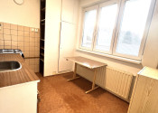 Na PREDAJ zachovalý trojizbový byt v absolútnom centre Komárna s balkónom! - fotografia 9