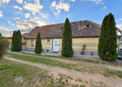 Reality KOMPLEX s.r.o. VámEXKLUZÍVNE ponúka na predaj rodinný dom v obci Zemianska Olča. - fotografia 1