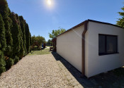 IBA U NÁS !!! Reality KOMPLEX s.r.o. Vám ponúka na PREDAJ víkendový domček s rozlohou 411 m²,neďaleko Váhu a cyklotrasy v Komárne-miesto, kde si oddýchne telo aj duša !!! - fotografia 1