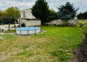 Reality KOMPLEX s.r.o. Vám ponúka na predaj priestranný 4-izbový rodinný dom s veľkou pivnicou a pozemkom v obci Okoč. - fotografia 8
