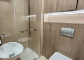 Iba u nás Vám Reality KOMPLEX s.r.o., ponúka na prenájom štýlový  jednoizbový byt neďaleko od centra  mesta Komárno. - fotografia 5
