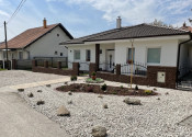 Reality KOMPLEX s.r.o. Vám ponúka na predaj krásny, priestranný a moderný 4-izbový rodinný dom vo Veľkom Mederi - fotografia 1