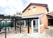 Reality KOMPLEX s.r.o. Vám ponúka na predaj priestranný zrekonštruovaný rodinný dom v Komárne s pozemkom vo vyhľadávanej lokalite !!! - fotografia 15