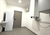 IBA U NÁS !!! Reality Komplex s.r.o. Vám exkluzívne ponúka výnimočný rodinný dom, ktorý spája moderné technológie, čistý dizajn a absolútny komfort bývania v Komárne !!! - fotografia 24