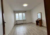 Reality KOMPLEX s.r.o. Vám ponúka do NÁJMU časť rodinného domu v Komárne!! - fotografia 3