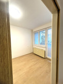 Na PREDAJ zachovalý trojizbový byt v absolútnom centre Komárna s balkónom! - fotografia 4