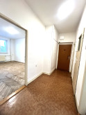 Na PREDAJ zachovalý trojizbový byt v absolútnom centre Komárna s balkónom! - fotografia 14