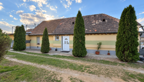 Reality KOMPLEX s.r.o. VámEXKLUZÍVNE ponúka na predaj rodinný dom v obci Zemianska Olča. - fotografia 1