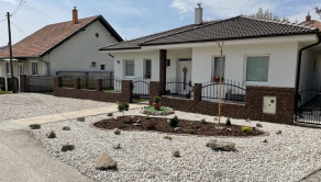 Reality KOMPLEX s.r.o. Vám ponúka na predaj krásny, priestranný a moderný 4-izbový rodinný dom vo Veľkom Mederi - fotografia 1