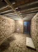 Reality KOMPLEX s.r.o. Vám ponúka na predaj priestranný zrekonštruovaný rodinný dom v Komárne s pozemkom vo vyhľadávanej lokalite !!! - fotografia 17