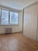 Reality KOMPLEX s.r.o., Vám ponúka na predaj priestranný 3 - izbový byt s výmerou 83 m2 na Damjanicjovej ulici v Meste Komárno. - fotografia 3