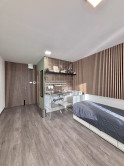 Exkluzívne iba u nás Vám Reality KOMPLEX s.r.o., ponúka na PREDAJ zrekonštruovanú garzónku v absolútnom centre Mesta Komárno v budove SOHO Tower. - fotografia 1