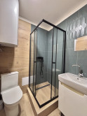 Exkluzívne iba u nás Vám Reality KOMPLEX s.r.o., ponúka na PREDAJ zrekonštruovanú garzónku v absolútnom centre Mesta Komárno v budove SOHO Tower. - fotografia 3