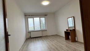 Reality KOMPLEX s.r.o. Vám ponúka do NÁJMU časť rodinného domu v Komárne!! - fotografia 3