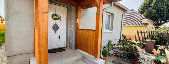Reality KOMPLEX s.r.o. vám EXKLUZÍVNE ponúka na predaj rodinný dom v obci Zemianska Olča.
