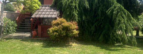 Rekreačná chata  s nádhernou záhradou a jazierkom v obľúbenej časti Komárna (Nová Osada)  blízko Váhu na PREDAJ!!