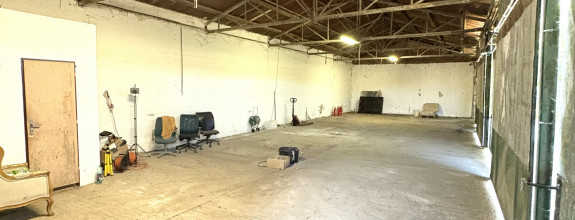Reality KOMPLEX s.r.o. vám ponúka na predaj viacúčelový sklad s pozemkom 1324 m²za super cenu !!!