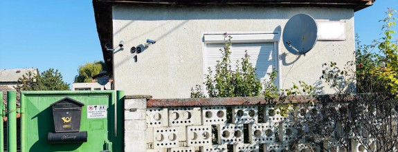 EXKLUZÍVNE – Reality KOMPLEX s.r.o. vám ponúka na predaj malý rodinný dom v obci Tôň, okres Komárno