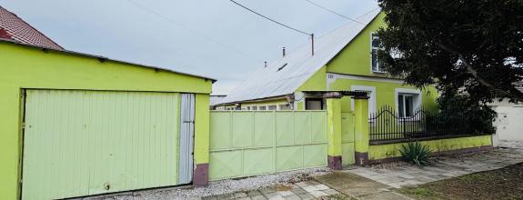 Reality KOMPLEX s.r.o. Vám EXKLUZÍVNE ponúka na predaj rodinný dom v meste Kolárovo