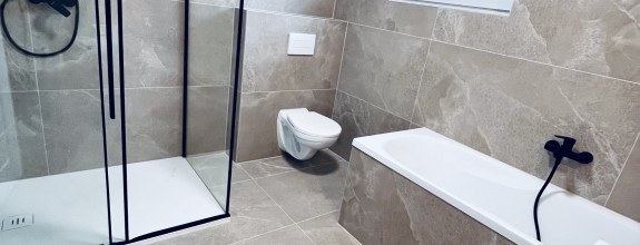 Reality KOMPLEX s.r.o., Vám ponúka na predaj moderný 4-izbový bungalov v Topoľníkoch