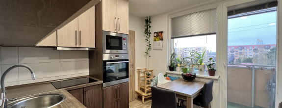 Reality KOMPLEX s.r.o. ponúka na PREDAJ krásny 2-izbový byt po kompletnej rekonštrukcii