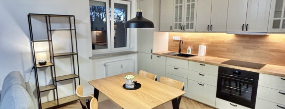 Iba u nás Vám Reality KOMPLEX s.r.o., ponúka na prenájom exkluzívny, nadštandardne zariadený trojizbový byt v atraktívnej lokalite, 250 m od centra mesta Komárno.