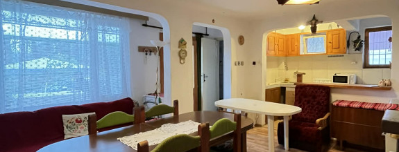 Reality KOMPLEX s.r.o. ponúka na PREDAJ útulnú chatu v chatovej oblasti Radvaň nad Dunajom!