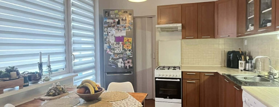 Reality KOMPLEX s.r.o. Vám ponúka na predaj veľkorysý 4-izbový byt v meste Komárno.