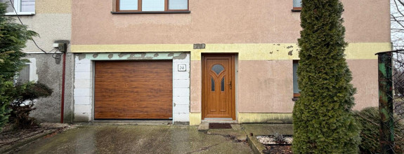 Reality KOMPLEX s.r.o Vám EXKLUZÍVNE ponúka na predaj radovỳ rodinnỳ dom v obci Trávnik.