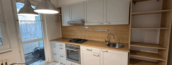 Reality KOMPLEX s.r.o. Vám ponúka NA PREDAJ krásny 3-izbový byt s loggiou v príjemnej lokalite v DS