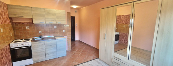 Reality KOMPLEX s.r.o., Vám ponúka na PREDAJ atraktívnu garzónku v mimoriadne vyhľadávanej lokalite Mesta Komárno.