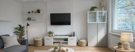 Reality KOMPLEX s.r.o. Vám ponúka na prenájom štýlový, kompletne zrekonštruovaný a zariadený 2-izbový byt, nachádzajúci sa vo vyhľadávanej lokalite na ulici Komenského v Komárne.