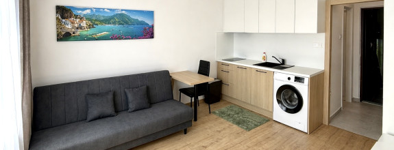 Reality KOMPLEX s.r.o. ponúka na PRENÁJOM modernú garsónku v top lokalite v Komárne.