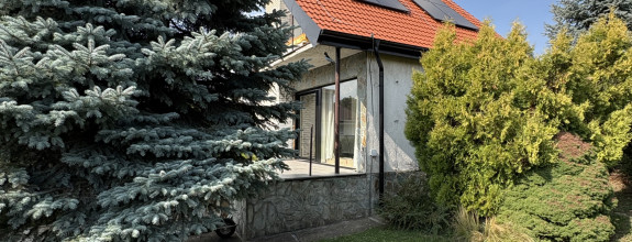 IBA U NÁS !!! Reality KOMPLEX s.r.o. Vám ponúka na PREDAJ zrekonštruovanú chatu v nádhernom, tichom prostredí 100m od Virtskom jazere !!!