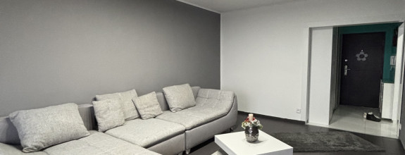 Reality KOMPLEX s.r.o., Vám ponúka na PREDAJ krásny  2 izbový byt s balkónom v obľúbenej  lokalite Mesta Komárno!