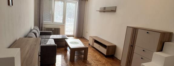 Reality KOMPLEX s.r.o. Vám ponúka do nájmu pekný, slnečný dvojizbový byt blízko centra Komárna