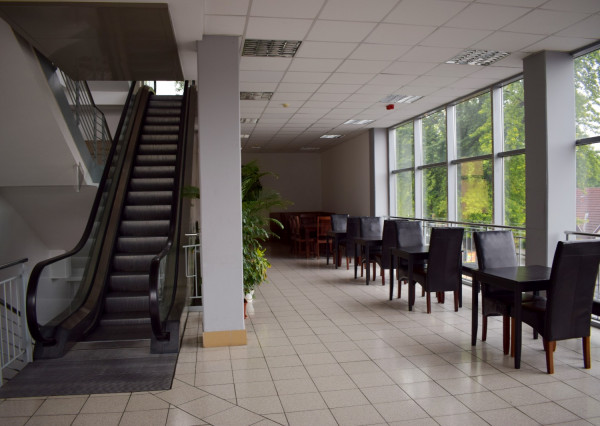 Reality KOMPLEX s.r.o. Vám ponúka do prenájmu obchodno – kancelárske priestoryv centre Komárna!!