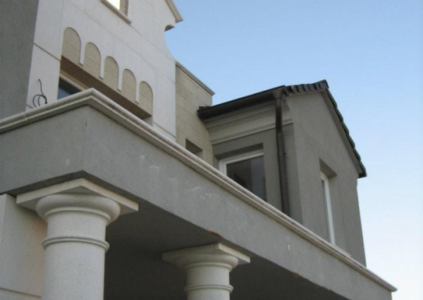 Reality KOMPLEX s.r.o. Vám ponúka na PREDAJ dohodou Rodinnú vilu v rekreačnej oblasti pri Dunaji Moča!