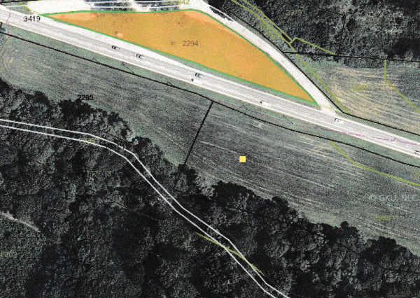 Zaujímavá investičná príležitosť!! Reality KOMPLEX s.r.o. Vám ponúka na PREDAJ pozemok pri hraničnom priechode CZ-SK blízko Trenčína!!