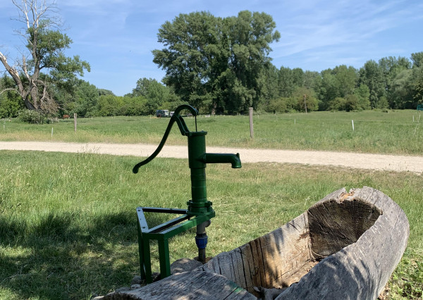 Reality KOMPLEX s.r.o. Vám ponúkana predaj veľkú budovu čarokrásnej, pokojnej lokalite!